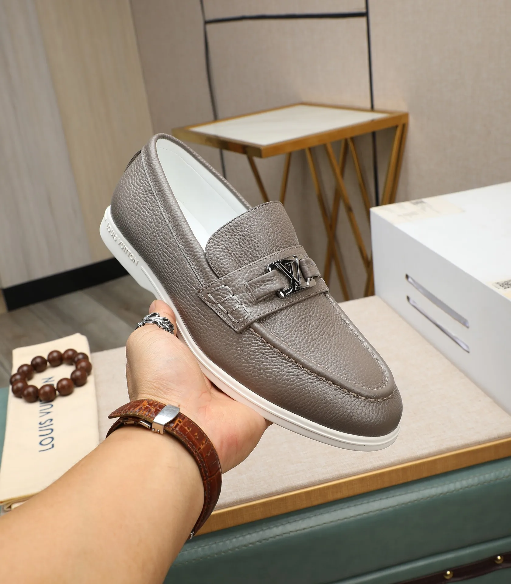 Men's shoes 💰560 📛📛【LOUIS VUITTON】Louis Vuitton 2024 official website synchronized new products 👟Milan fashion catwalk style 🇰🇾🇰🇾LV family logo, celebrity style, a must-have for fashionistas ⚠️First-layer calfskin ➕Genuine leather lining ➕Official website original version special outsole 👞Number 38-44